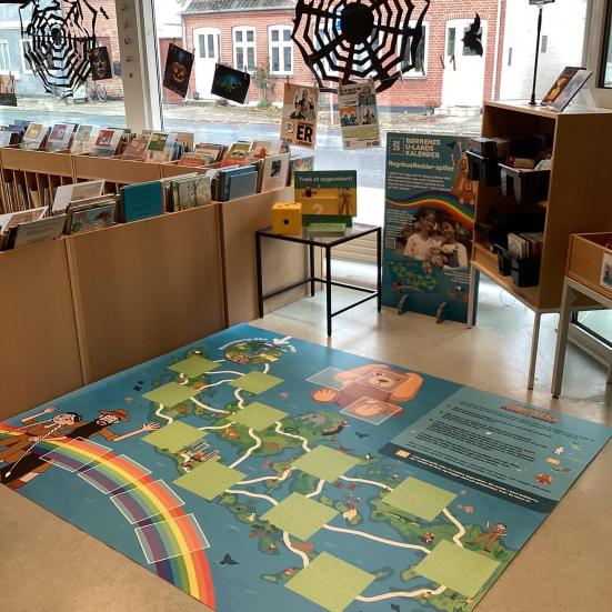 Foto af gulvspillet på børnebiblioteket