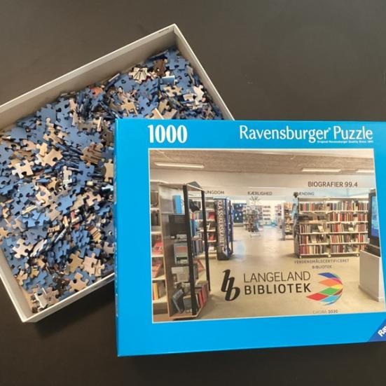 Foto af puslespil forestillende biblioteket