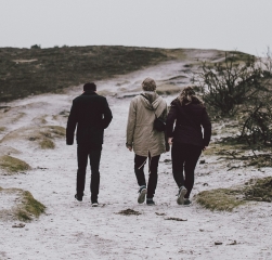 Foto af mennesker i naturen