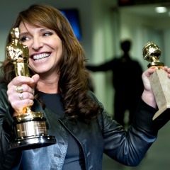 Susanne Bier med en Oscar og en Golden Globe for filmen Hævnen